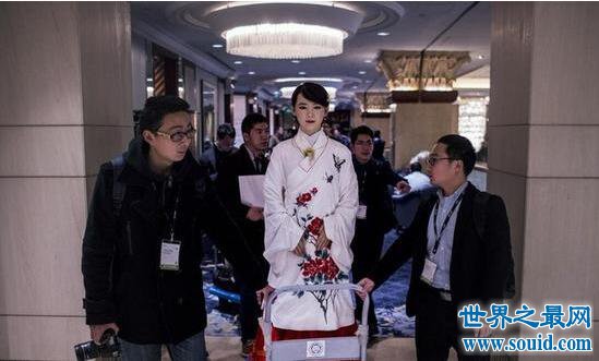 中国最美机器人，竟被问是否有男朋友(www.gifqq.com)