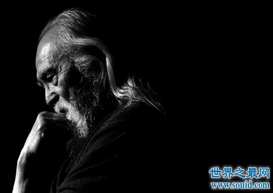 中国最帅老头王德顺，79岁登上北京国际时装周(www.gifqq.com)