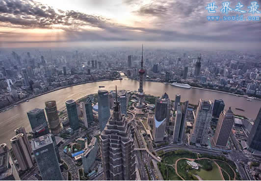 上海最高楼及排名，上海中心大厦(632米/118层)(www.gifqq.com)