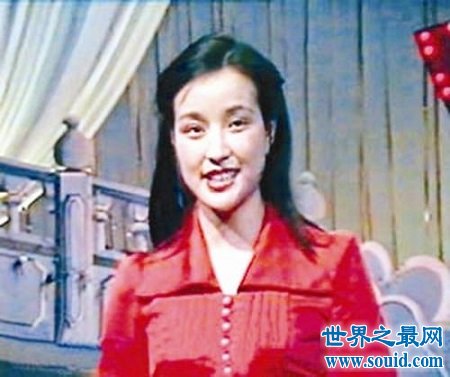 1983年中国第一届春晚，我们每个人的骄傲和感动！(www.gifqq.com)