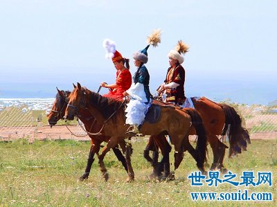 信仰白色的民族，游牧民族哈萨克族(www.gifqq.com)