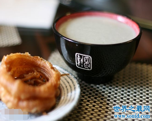 北京除了烤鸭还有豆汁  你知道吗？(www.gifqq.com)