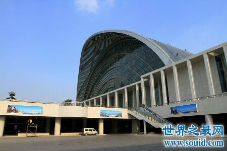 我国的南京南站不愧为亚洲最大火车站(www.gifqq.com)