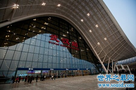 我国的南京南站不愧为亚洲最大火车站(www.gifqq.com)