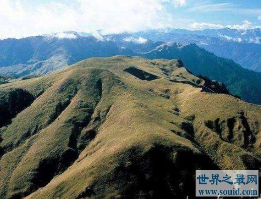 重庆市的最高点,主峰阴条岭海拔2886米(www.gifqq.com)