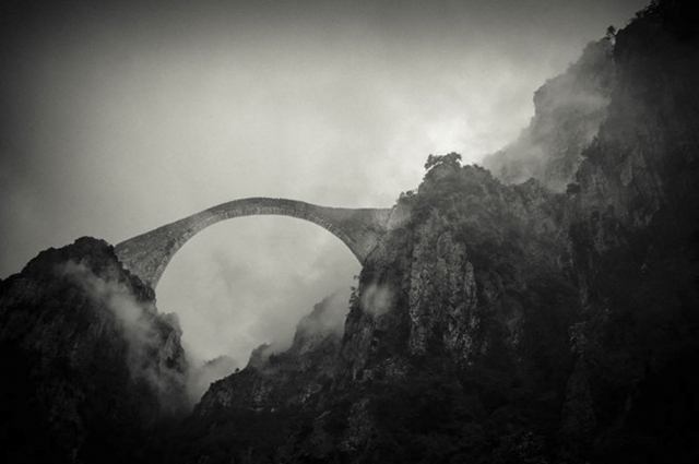 世界上最梦幻最漂亮的16座拱桥，仙界之桥(www.gifqq.com)
