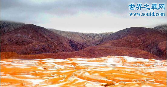 全球最热撒哈拉沙漠下雪了，有生之年的奇迹(www.gifqq.com)