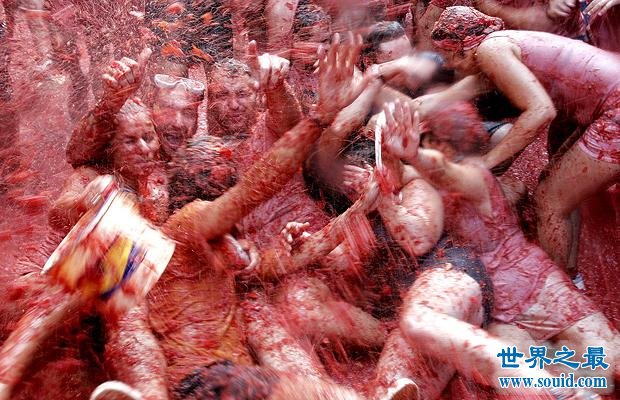 世界上最疯狂的传统节日，泥巴节番茄节大作战(www.gifqq.com)