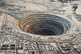 世界上最大的钻石坑，俄罗斯钻石坑(直径达56公里)