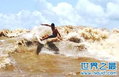 世界上最长的海浪(www.gifqq.com)