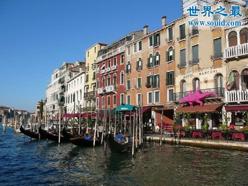 世界上桥梁最多的城市，威尼斯水城(401座桥)(www.gifqq.com)