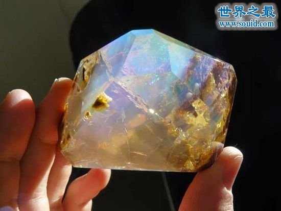 世界上比钻石更美的石头，蛋白石(www.gifqq.com)