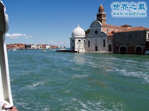 世界上桥梁最多的城市，威尼斯水城(401座桥)(www.gifqq.com)