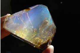 世界上最美的石头，比钻石美1000倍