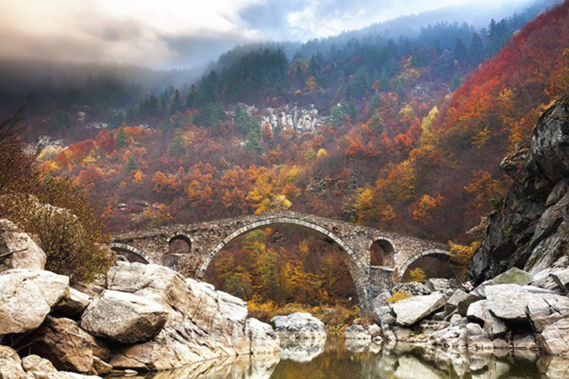 世界上最梦幻最漂亮的16座拱桥，仙界之桥(www.gifqq.com)