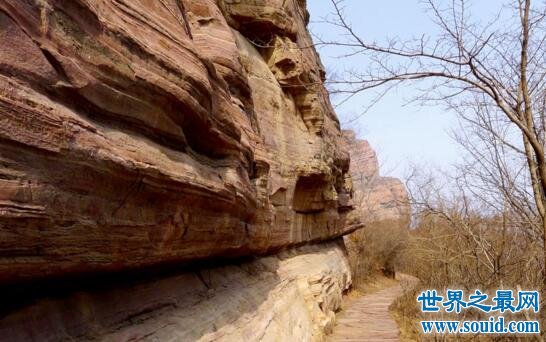 世界上最大的天然回音壁，太行山回音壁长300米(www.gifqq.com)