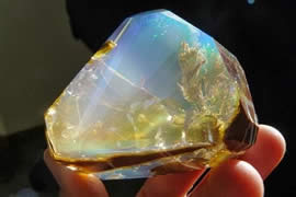 世界上比钻石更美的石头，蛋白石