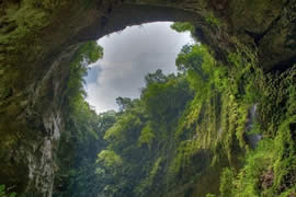 世界上最大的洞穴，越南山水洞(高200米/长5.5公里)