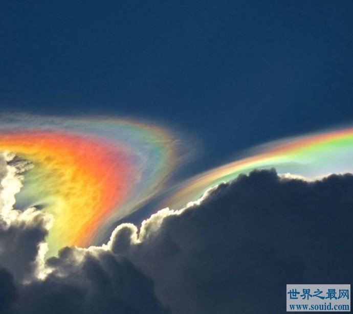 天下奇观最美的火彩虹，像是天空自燃(www.gifqq.com)