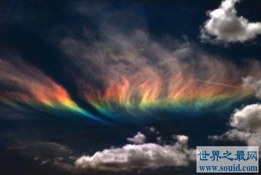 天下奇观最美的火彩虹，像是天空自燃(www.gifqq.com)