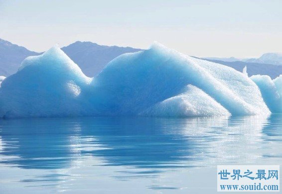 最佳观鲸点格陵兰岛，能够大饱眼福(www.gifqq.com)