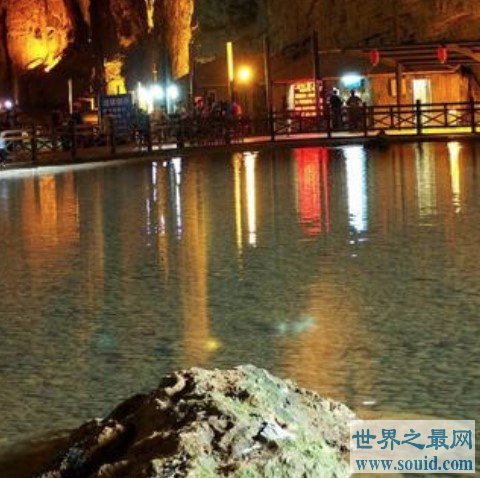 中国已探明的面积最大的洞穴，洞口高达72m(www.gifqq.com)