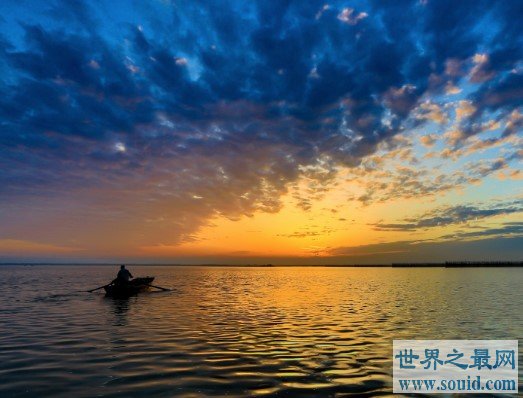 亚洲最大的人工湖，全长35.29公里(www.gifqq.com)