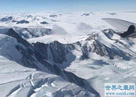 史上最大冰山崩离，面积高达6000平方公里(www.gifqq.com)