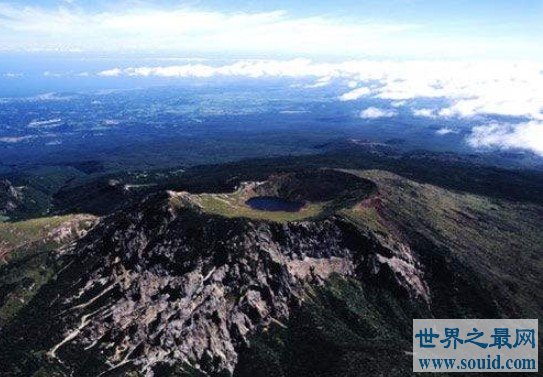 韩国最高的山峰,在济州岛任何地方都能看见(www.gifqq.com)