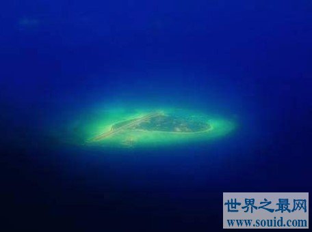海面上神秘的幽灵岛，亲眼见证幽灵岛形成全过程(www.gifqq.com)