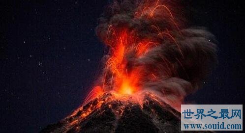 盘点世界上十大火山，最大面积竟然达9千平方公里(www.gifqq.com)